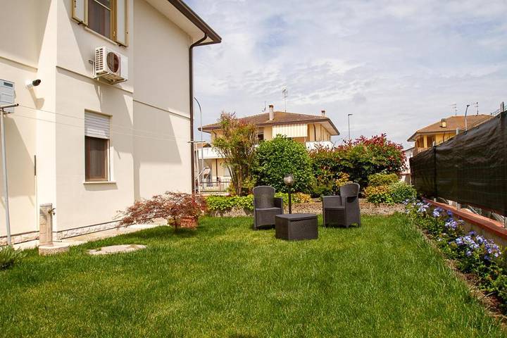 Appartamento per 4 persone, con Balcone e Terrazza nonché Giardino e Panorama a Porto Tolle