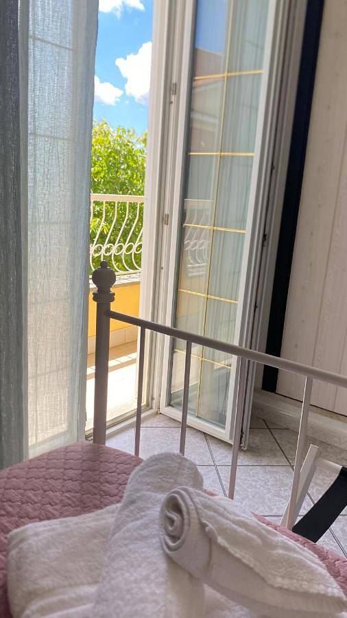 Camera Matrimoniale con Bagno Privato e balcone in Ciampino, Castelli Romani
