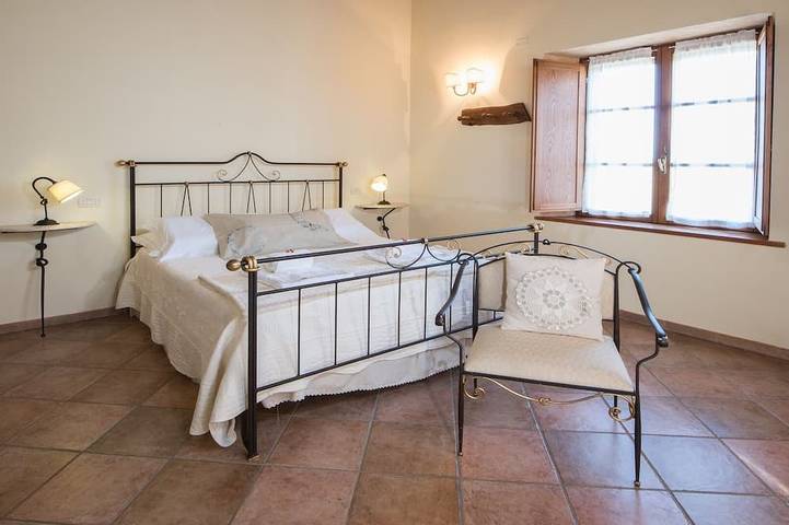 Top Location - Villa in San Gimignano, Top View, 4 Dbl En-Suite, Pool, Ac, Wifi in San Gimignano, Siena Provinz