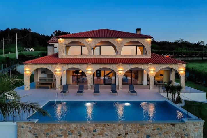 Villa Vista D'Ouro – Luxe, Vue Montagne, Wi-Fi et Climatisation in Lavradas, Distrito de Viana do Castelo