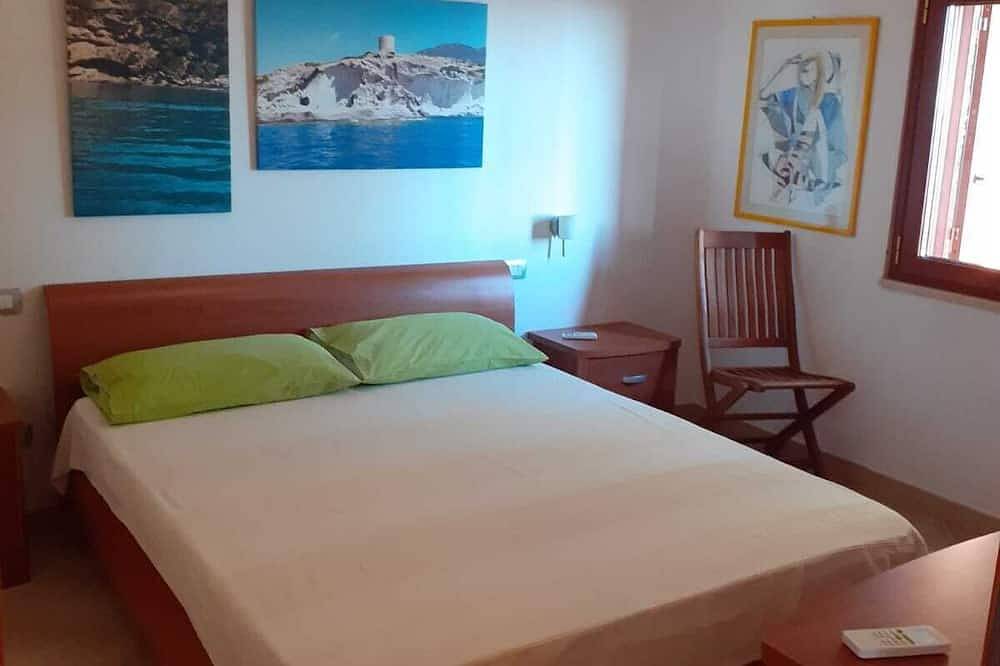 Villa Marina on the waterfront I.U.N. code in Porto Alabe, Magomadas