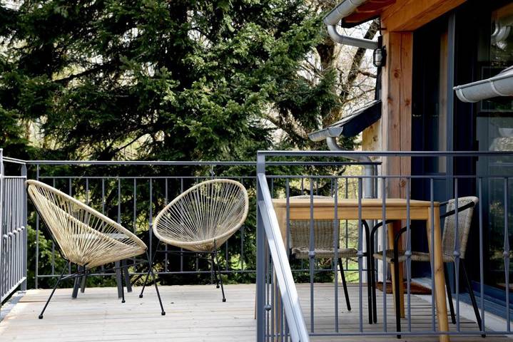 Location de vacances pour 2 personnes, avec jardin et bassin pour enfant ainsi que vue et piscine, adapté aux familles à Saint-Germain-les-Vergnes - 3