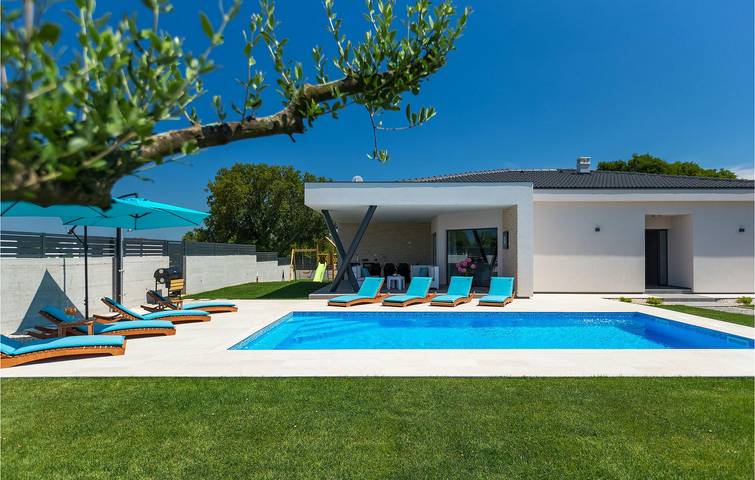 Geräumige 150 m² große Wohnung mit Pool, WLAN und Parkplatz – 1,5 km vom Zentrum von Peruski entfernt in Marčana, Südküste Istrien
