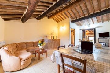 Villa for 14 People in Cortona, Arezzo Province, Photo 2