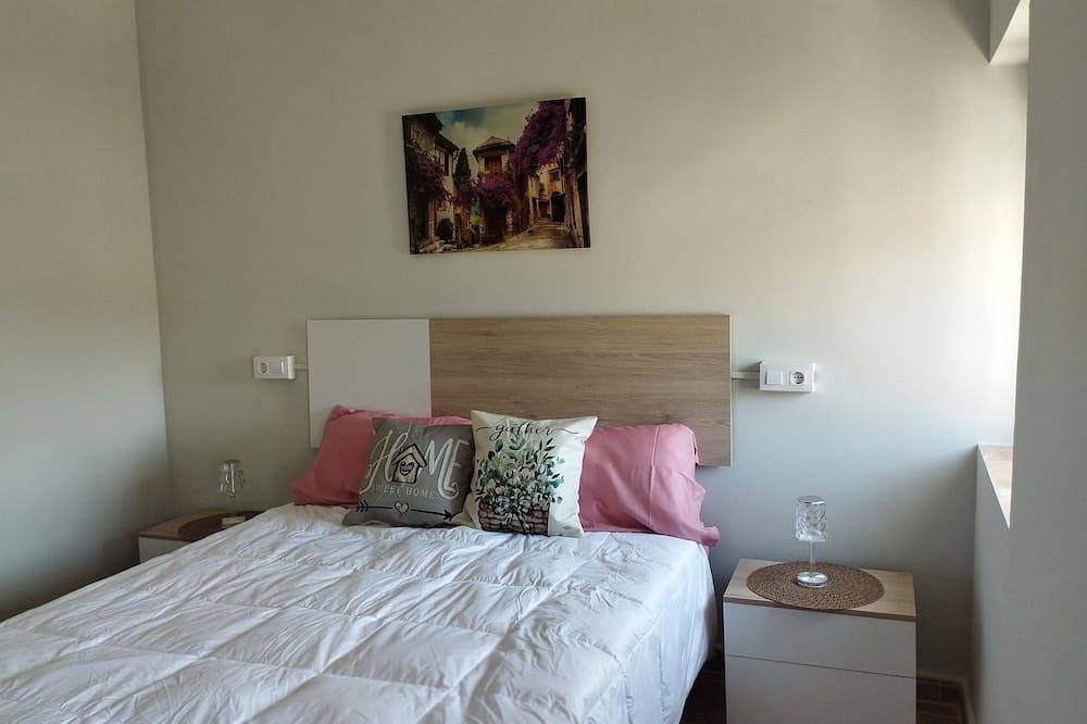 Cottage in hamlet with fireplace, hiking, biking, starry skies, very healthy in Yeste, Albacete Province