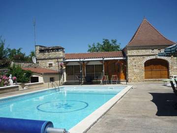 Gîte pour 2 personnes, avec jardin ainsi que piscine et terrasse à Saint-Martial-de-Nabirat