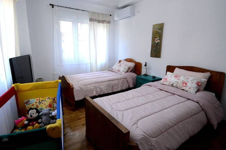 Ganze Wohnung, Athen Apartment, 2 Minuten von der U-Bahnstation entfernt, in der Nähe aller Sehenswürdigkeiten in Zentral-Athen, Athen
