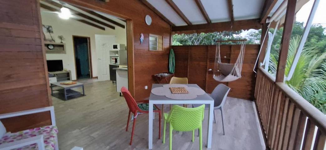Maison d’hôte pour 2 personnes, avec piscine ainsi que jardin et vue à Bouillante