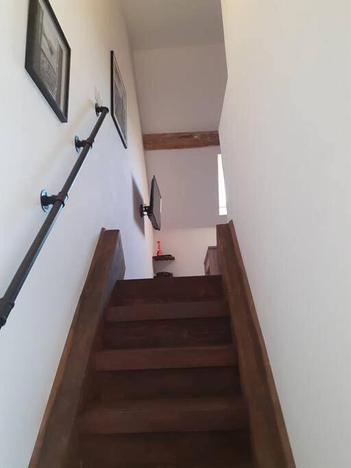 Gîte pour 2 personnes, avec piscine et jardin ainsi que terrasse et vue à Verdelot - 3