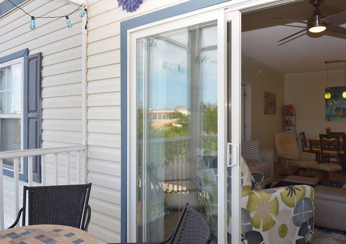 Vacation apartment for 4 people, with balcony and pool in Delaware