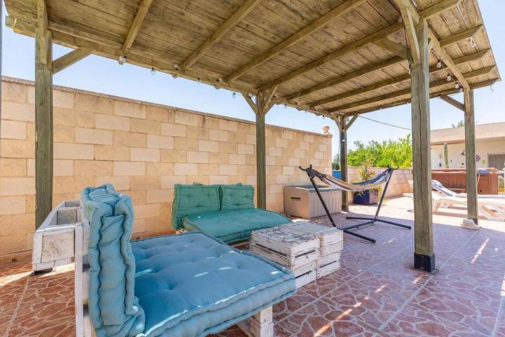 Gîte pour 10 personnes, avec jardin ainsi que terrasse et piscine à Monforte del Cid - 2