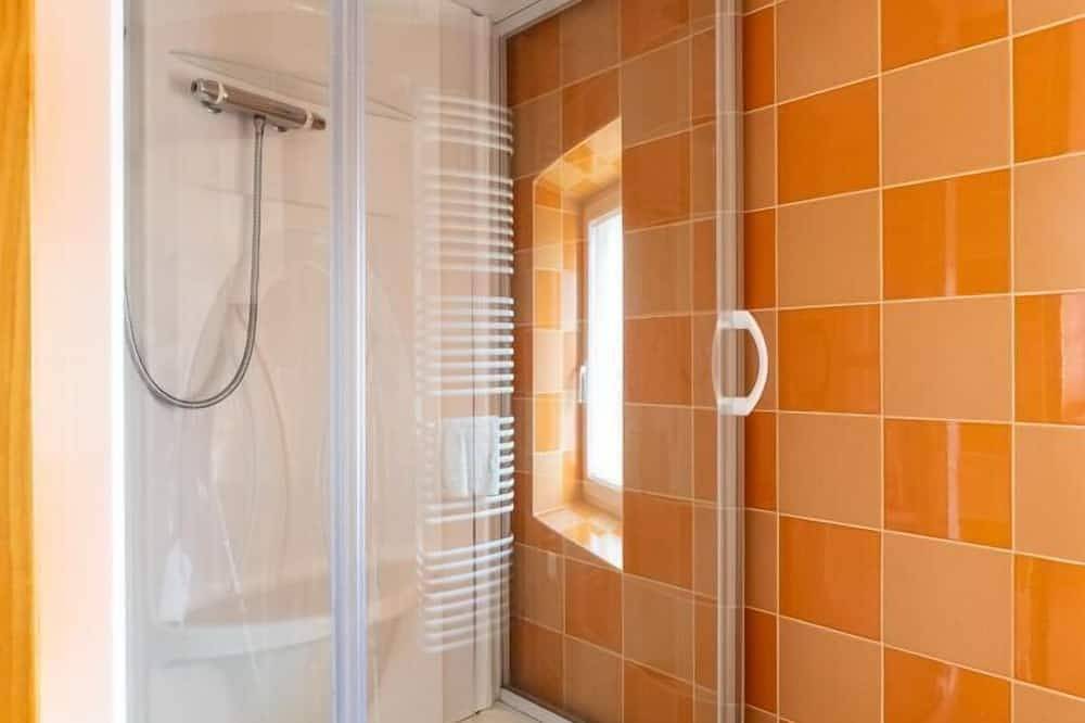 Le Rossignol - Charbonnieres-les-varennes in Charbonnières-les-Varennes, Parque Natural Regional Volcans d'Auvergne