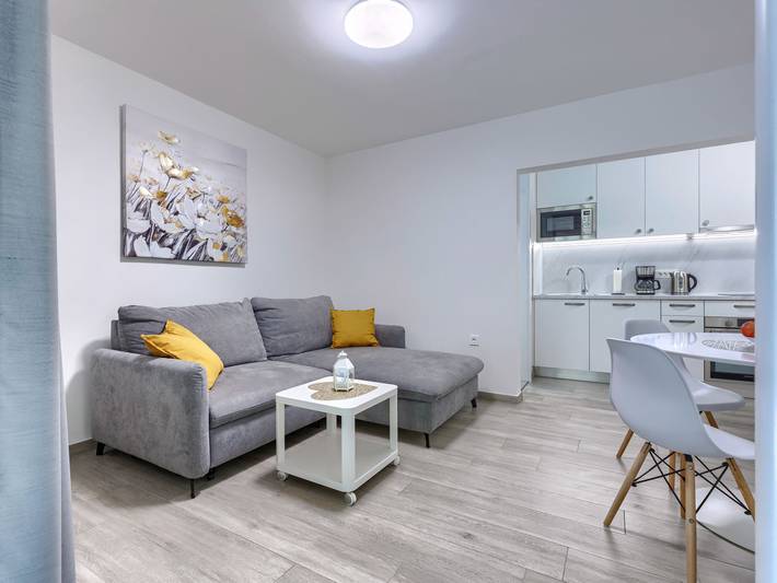 Ferienwohnung für 4 Personen, mit Terrasse und Garten in Porec und Umgebung - 2