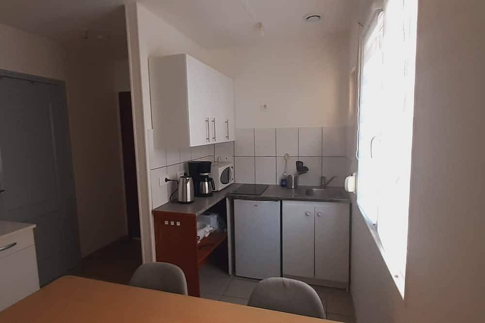 Appartement entier, Très jolie studio de 35 m² au rez de chaussée.wifi, Netflix. in Denain, Région de Valenciennes