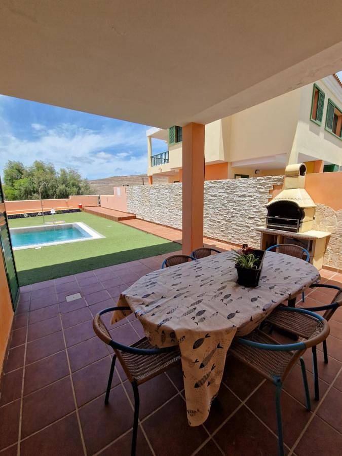 Location de vacances pour 4 personnes, avec piscine ainsi que vue et jardin à Tarajalejo - 4