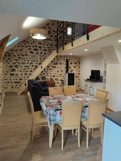 Location de vacances pour 6 personnes, avec Terrasse à Ceyssat