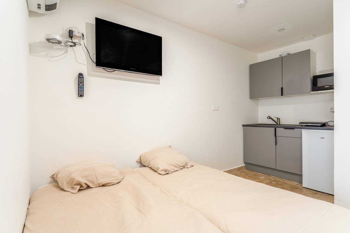 Estudio entero, Estudio 'Canto Cigalo Rdc 2' con Wi-Fi y Aire Acondicionado in Robion, Parque natural regional del Luberon