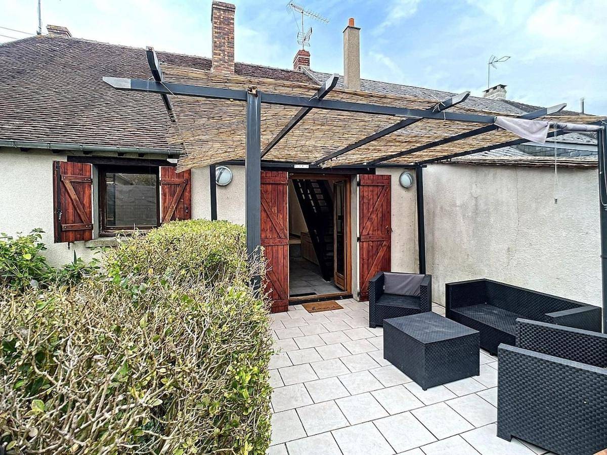Three-Bedroom House in Villemandeur, Région de Montargis