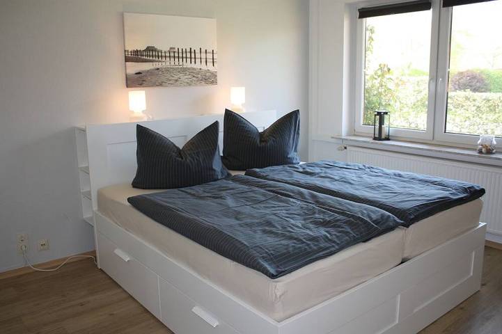 Ganze Wohnung, Große sonnige Ferienwohnung (90 qm) mit Terrasse in Vollerwiek, Eiderstedt