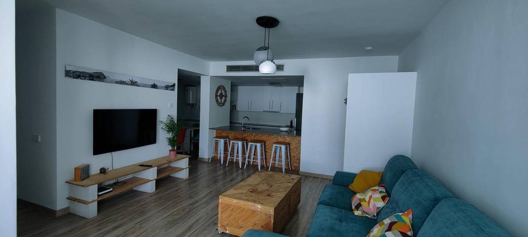 Apartamento de vacaciones para 4 personas, con terraza además de vistas y piscina - 1