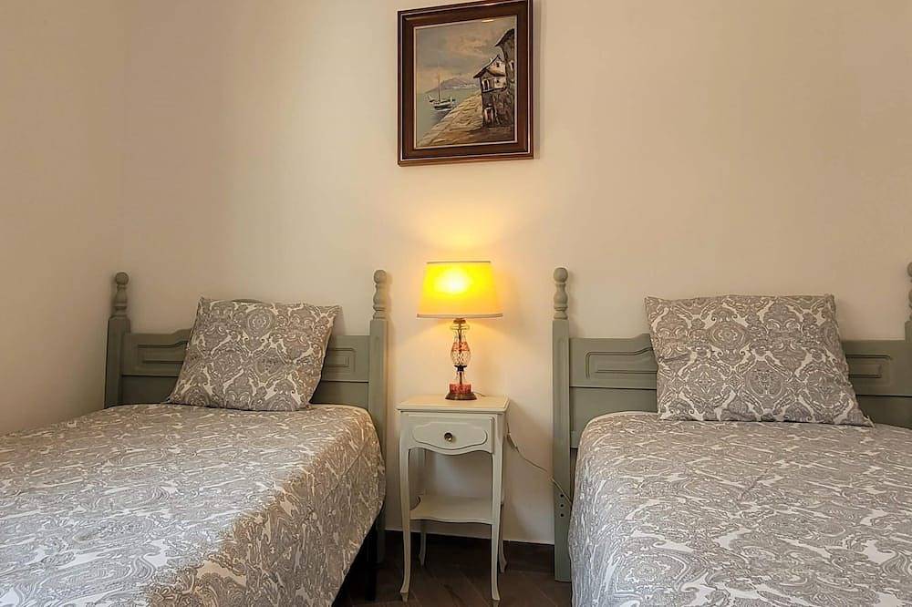 Apartamento entero, V3 Casa del Castillo Vut 1ª planta by Naturadrada in La Adrada, Provincia de Ávila