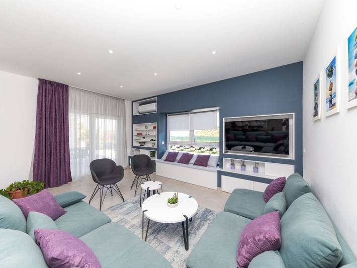 Villa für 10 Personen, mit Balkon und Terrasse sowie Garten in Trogir