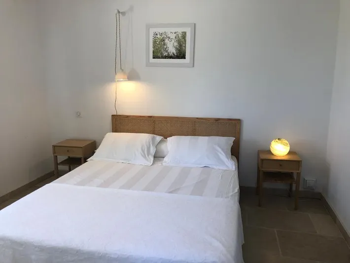 Chambre d’hôte pour 2 personnes, avec jardin et terrasse ainsi que vue et piscine - 1