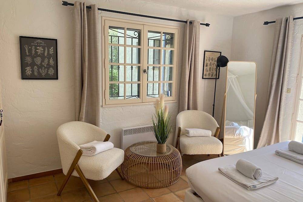 French Riviera, charming and romantic villa southfacing with a scenery view in Le Rouret, Region de Cannes