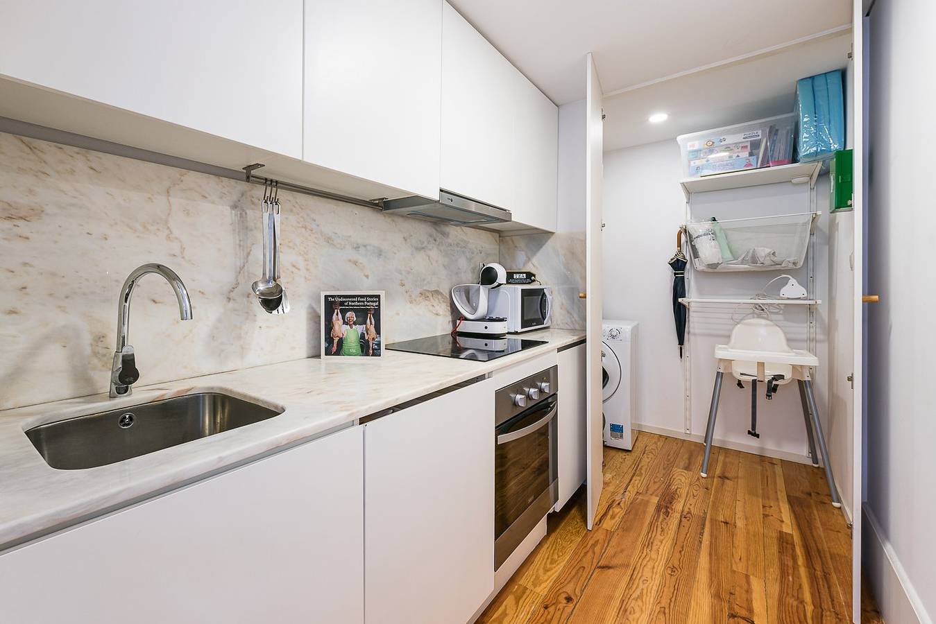 Guestready - Muro de Banksy in Santo Ildefonso, Oporto