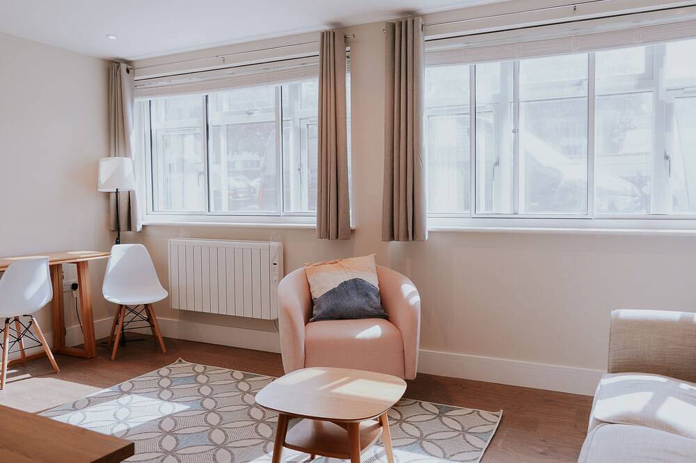 Entire apartment, 1 bed apartment in central Horsham in Horsham, West Sussex