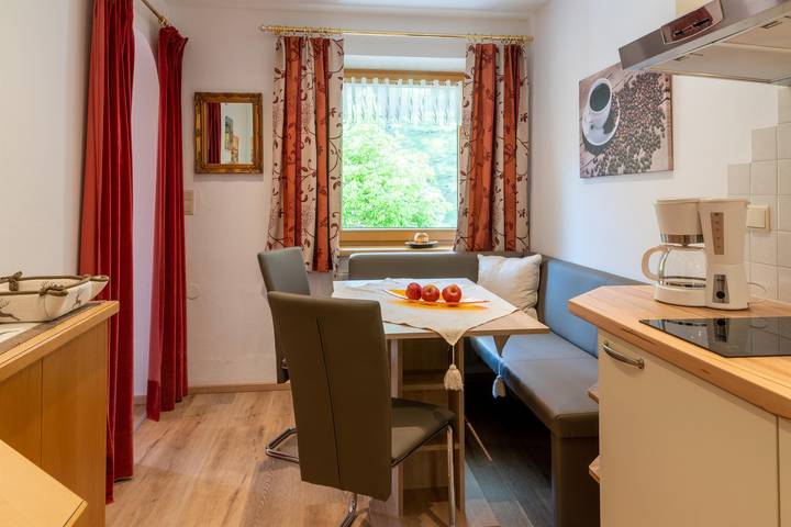 Ganze Ferienwohnung, Apartment mit Balkon und seitlichem Bergblick in Karwendel (Tirol), Achenkirch