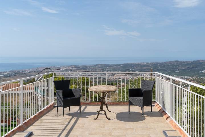 Casa Colina with Sea Views, Private Pool, and Private Terrace in Vélez-Málaga, Costa del Sol