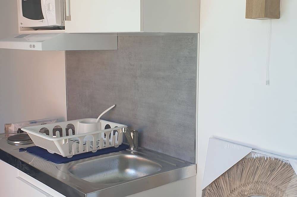 Entire apartment, Charmant Studio Tout Équipé, non Fumeur, av. Piscine Dans Quartier Résidentiel in Villeneuve-lès-Maguelone, Côte d'Améthyste