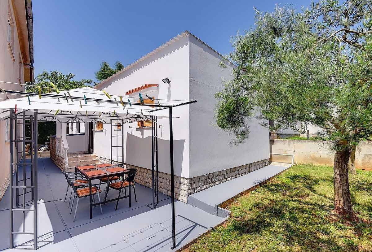 Casa vacacional con dos dormitorios y una terraza  in Medulin, Pula-Medulin