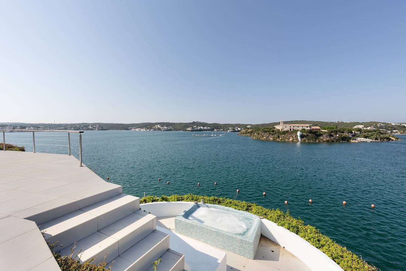 Villa „Hastinapura“ – außergewöhnlicher Meerblick, Ruhe, Luxus und Kunst in Son Vilar, Es Castell