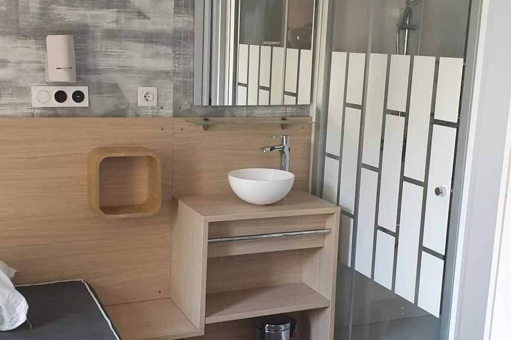 Zecamping 3 étoiles piscine chauffée locatif Tv Lv clim 40m2 in Roquebrune-sur-Argens, Côte méditerranéenne (France)