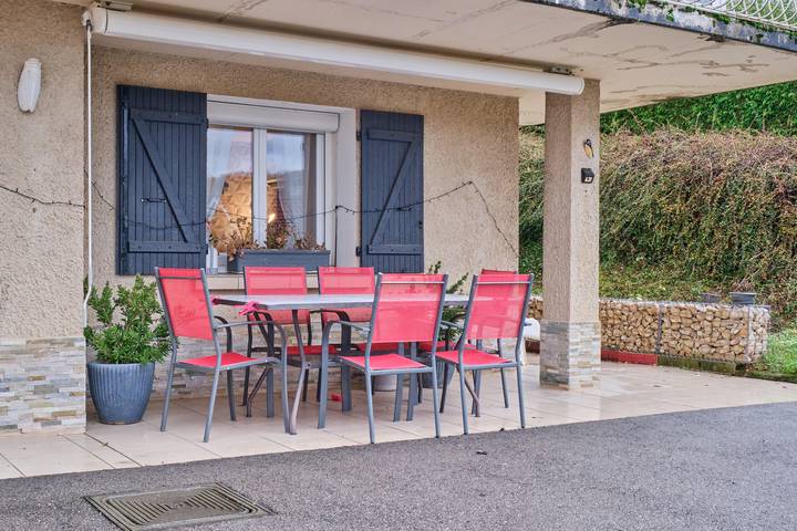 Gîte pour 3 personnes, avec jardin, adapté aux familles à Saint-Victor-de-Cessieu
