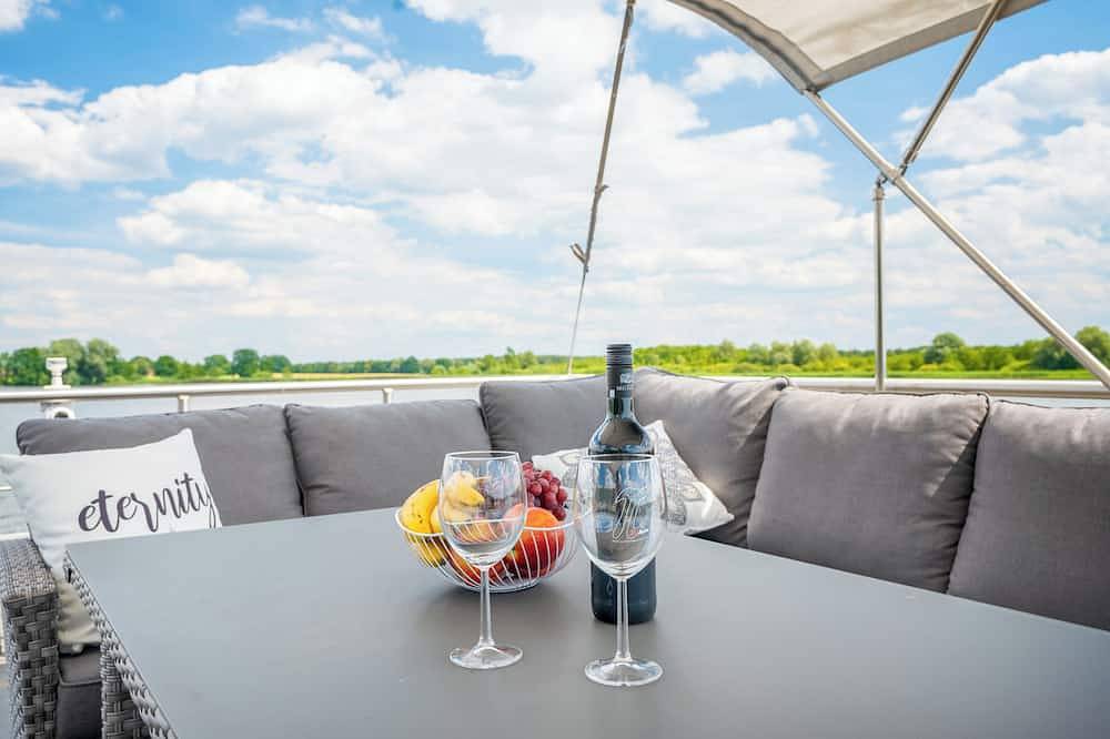 Hausboot Lubodne – exklusiver Urlaub auf der Müritz in Buchholz, Müritz
