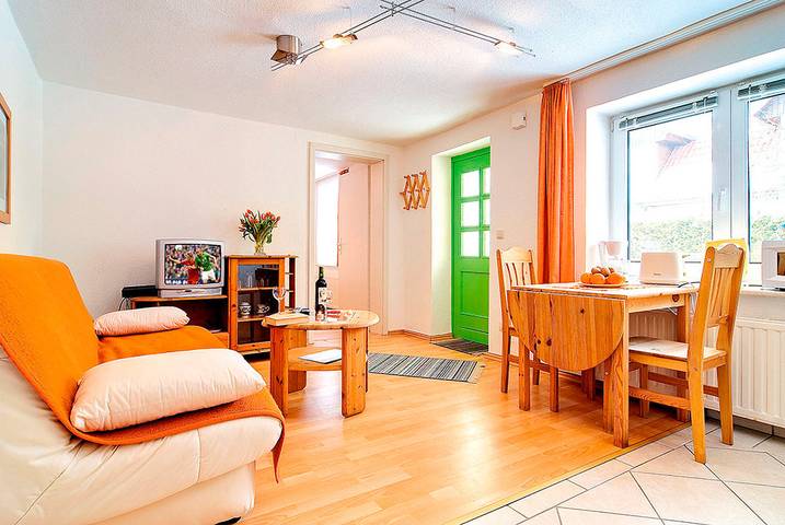Ferienwohnung für 3 Personen, mit Terrasse und Balkon/Terrasse in Prerow - 2