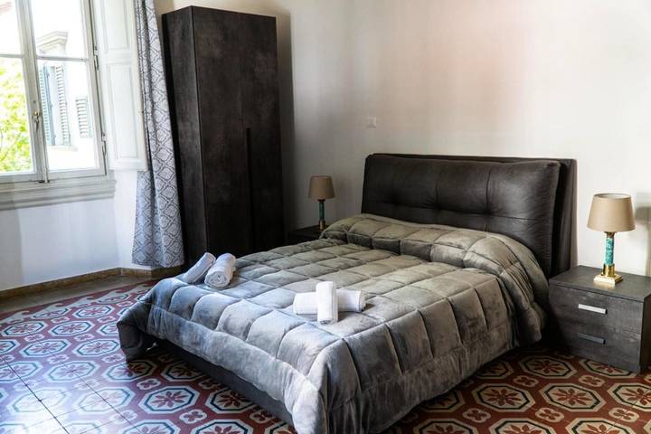 Apartahotel para 4 personas, con vistas y terraza en Florencia