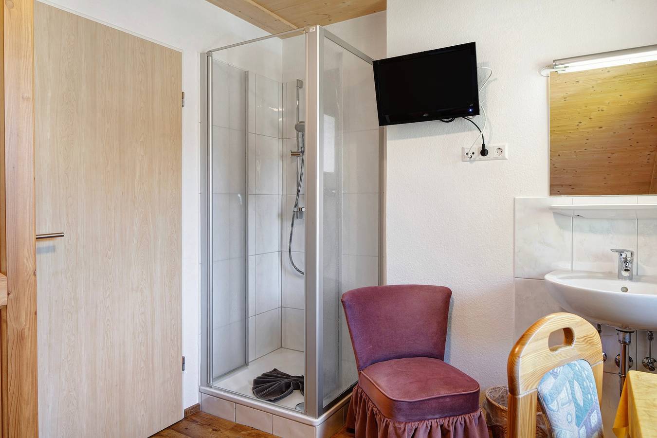 Zimmer 'Amsel' mit Bergblick, privater Terrasse und Wi-Fi in St. Märgen, Südschwarzwald