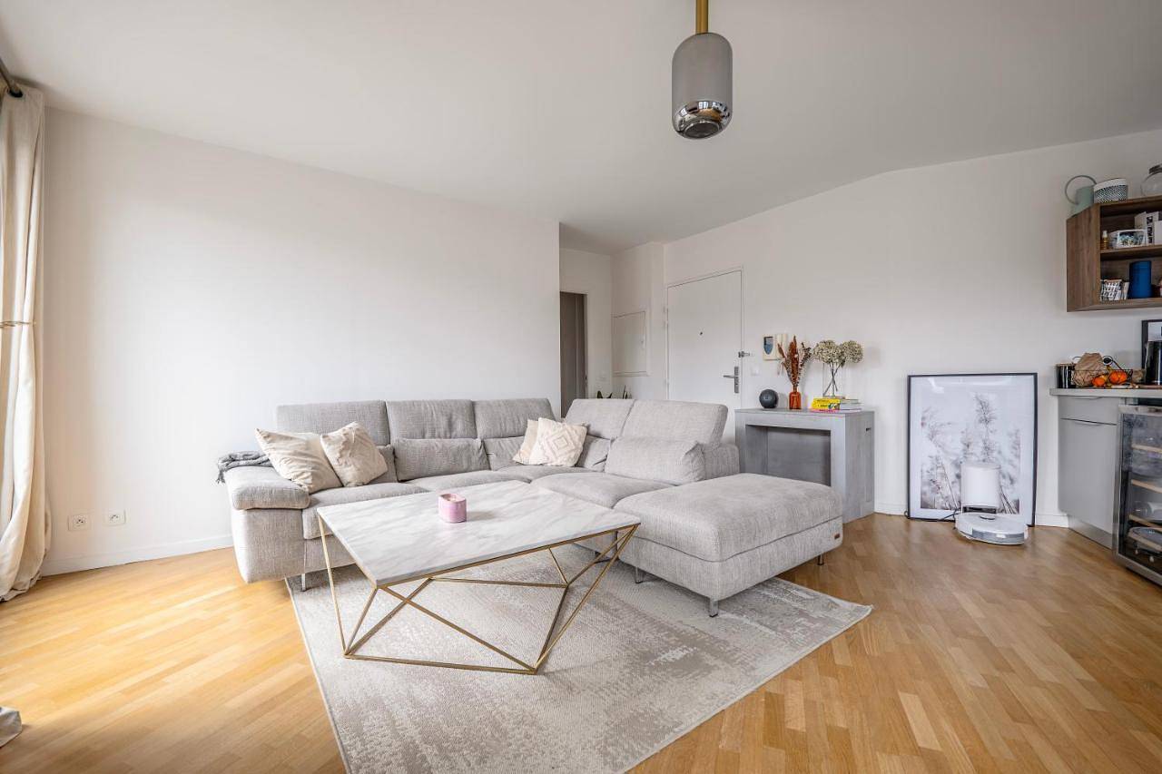 Appartement entier, Two-Bedroom Apartment in Les Lilas, Seine-Saint-Denis
