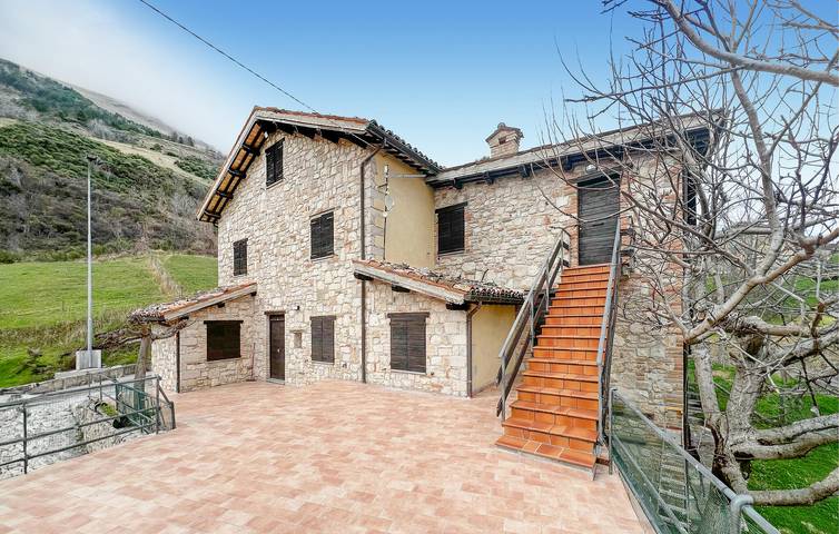 Appartamento per 4 persone, con sauna e piscina in Parco nazionale dei Monti Sibillini