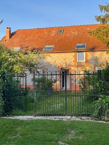 Gîte pour 10 personnes, avec sauna ainsi que jardin et terrasse, animaux acceptés dans Neuvy (Marne)
