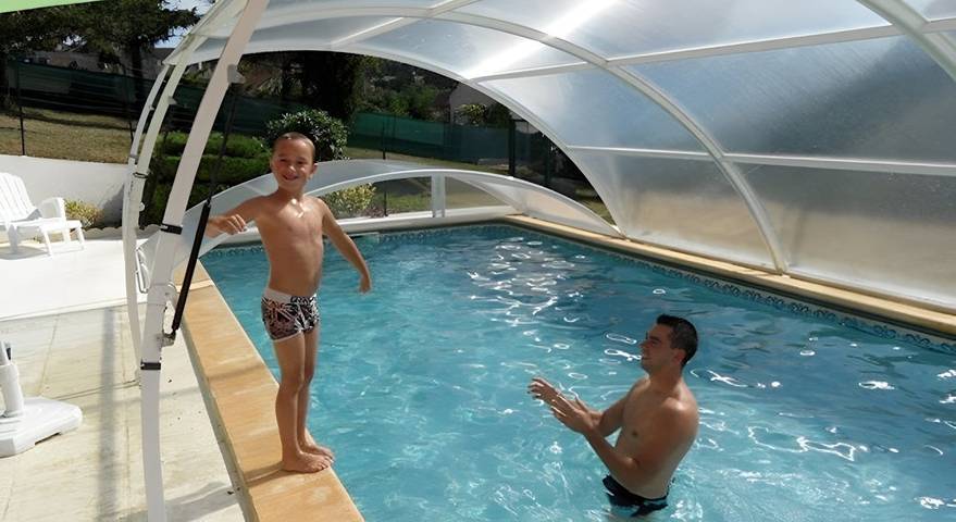 Gîte pour 12 personnes, avec jardin ainsi que piscine et terrasse, animaux acceptés