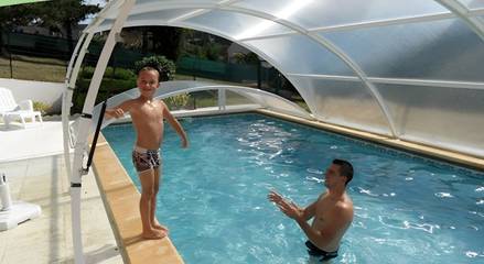 Gîte pour 12 personnes, avec terrasse ainsi que piscine et jardin, animaux acceptés à Payrac