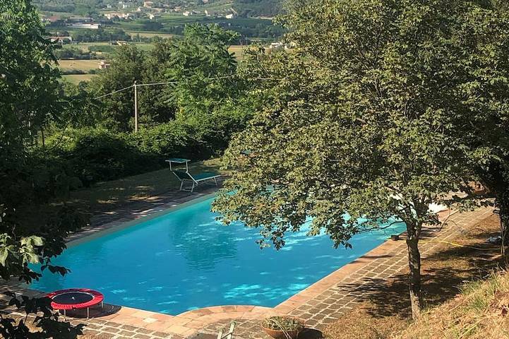 Casa vacanza per 14 persone, con sauna e giardino nonché idromassaggio, con animali domestici in Faicchio
