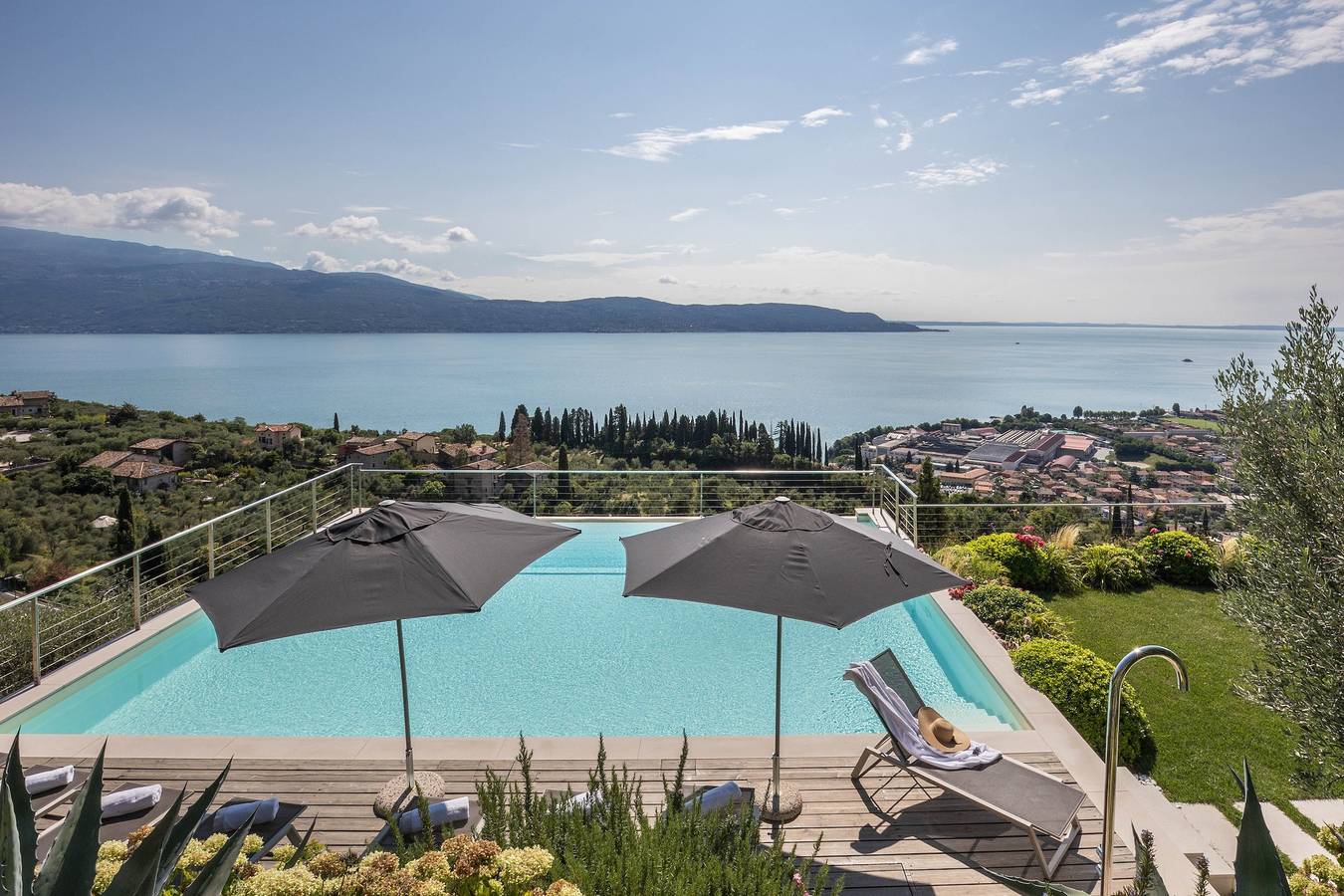 Esclusiva Villa Agave con Vista Lago e Montagna, Piscina, Whirlpool e Sauna in Maderno, Toscolano-Maderno