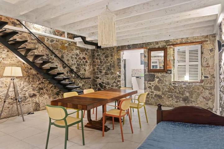 Location de vacances pour 6 personnes, avec terrasse et vue à Saint-Pierre (ville) - 2