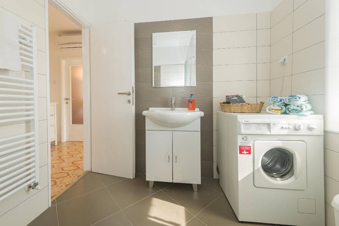 Ganze Ferienwohnung, Geräumige Ferienwohnung in Putini mit Grill, Terrasse und Garten in Zentralistrien
